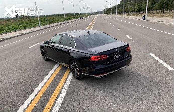 同级唯一空气悬挂电吸门体验大众新辉昂