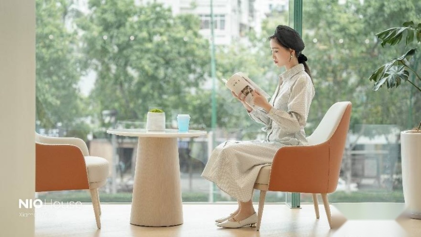 体验满分服务，试驾蔚来ET7，NIO House真有那么好玩？