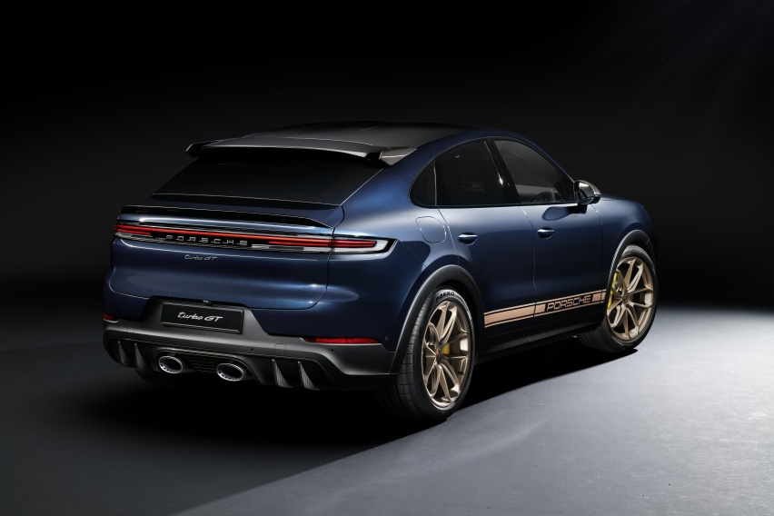 2023成都车展：保时捷Taycan Turbo S 丁乙“十示”定制