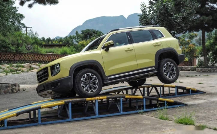 SUV不能越野？盘点四款越野型SUV，四驱性能出色，不输硬派越野