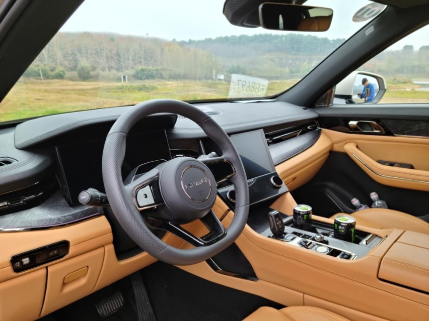 给95后造的6座SUV 试驾领克09