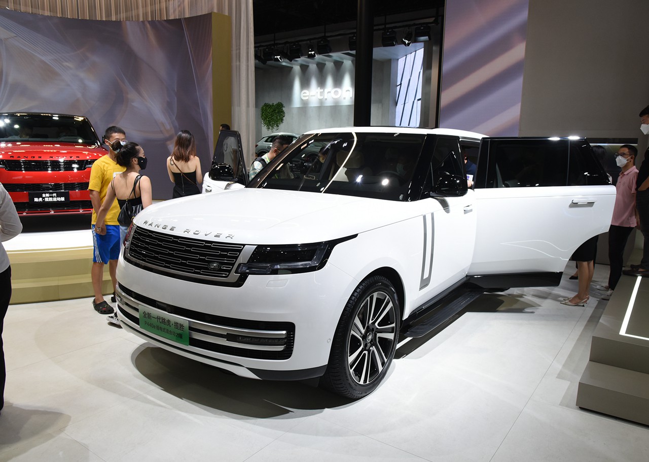 一般插混不會比燃油貴太多,路虎攬勝PHEV卻要219.8萬,你敢信? 一般插混不會比燃油貴太多,路虎攬勝PHEV卻要219.8萬,你敢信?