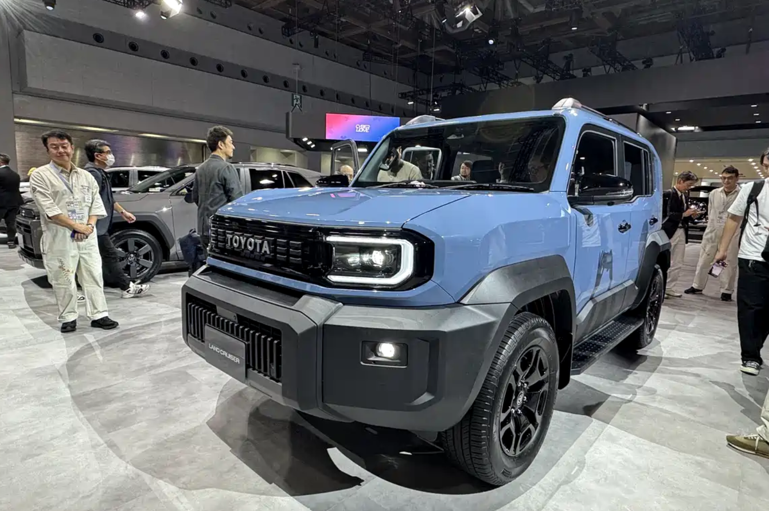 丰田兰德酷路泽FJ首发，没有“双开门”还有灵魂吗？-爱卡汽车爱咖号