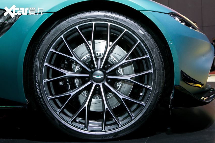 高知特F1®车队AMR21挑战者