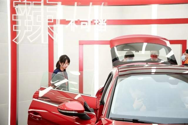 无框门、掀背尾，凌渡L重新定义奢适宽体轿跑