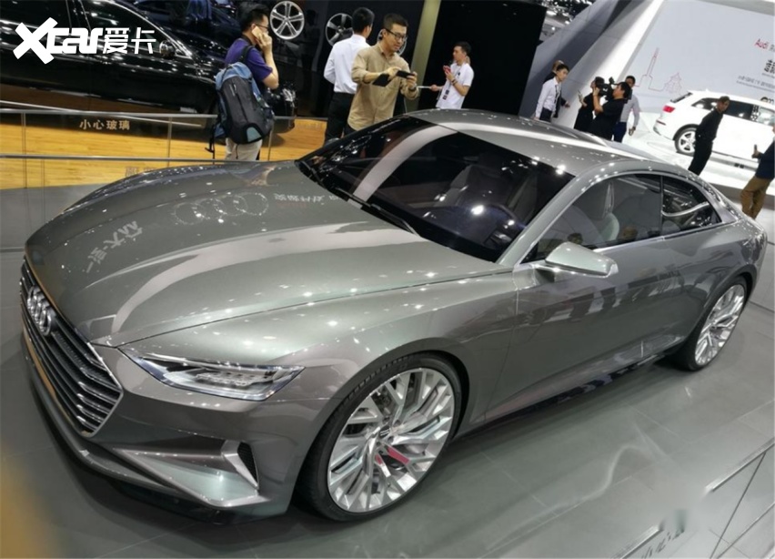 剑指迈巴赫!奥迪a9实车下线搭载w12引擎,内饰豪华成就巅峰之作