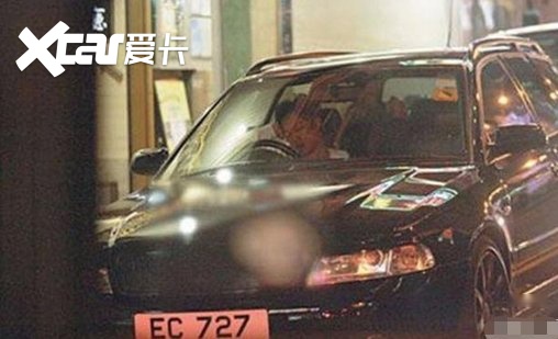 陈奕迅年收入8600万，开埃尔法买咖啡，网友：感觉被圈粉了