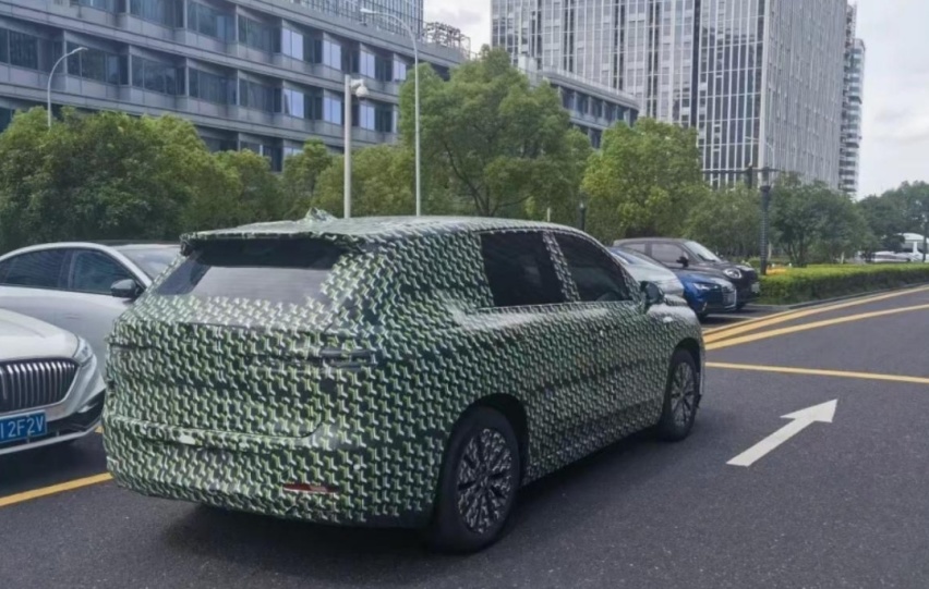 零跑瞄准理想！B11实车现身，配激光雷达+800V，L7不香了？