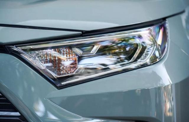 向往生活?勇于挑战?你就差这台全新RAV4荣放