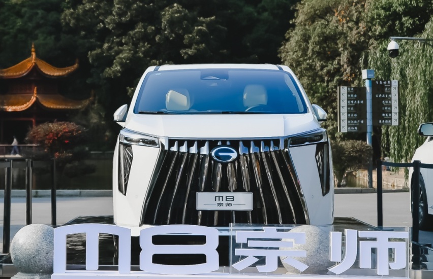 试驾广汽传祺M8宗师，配置提升明显，双擎动力是亮点