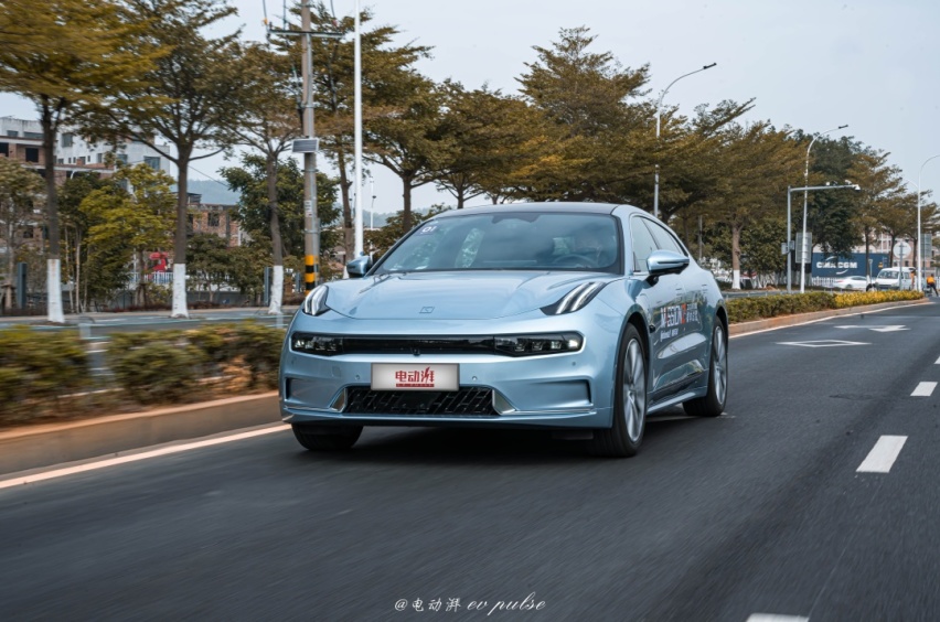 将极氪001开向赛道，才明白为什么极氪不做无聊的电动车