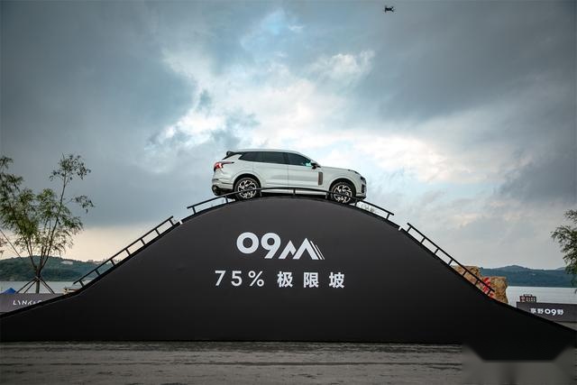 那么多人喜欢领克09MHEV 是因为数据诱惑 还是它能给到想要的生活