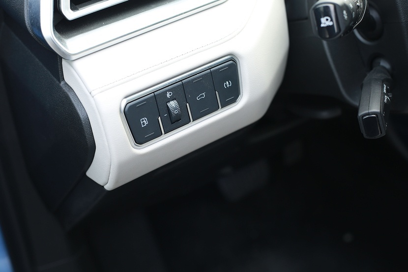 【帮你选车】零百加速7.2秒 油耗还很低 试驾玛奇朵DHT-PHEV