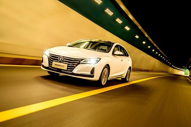 名字和价格一起做“减法”，这款自主中型轿车只要8.49万元起
