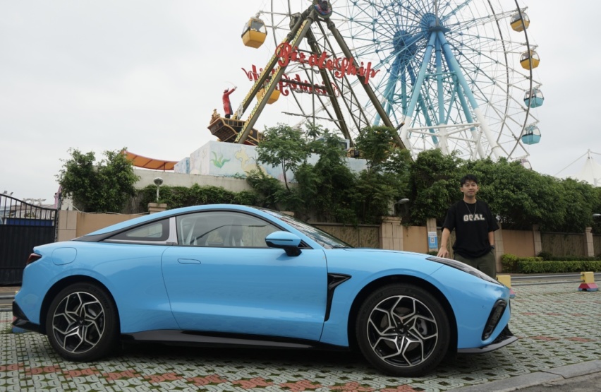 年纪轻轻不靠家人怎么买跑车？哪吒GT帮到你