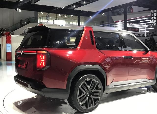五菱银标不满足于MPV 势推SUV 前脸走卫士风格