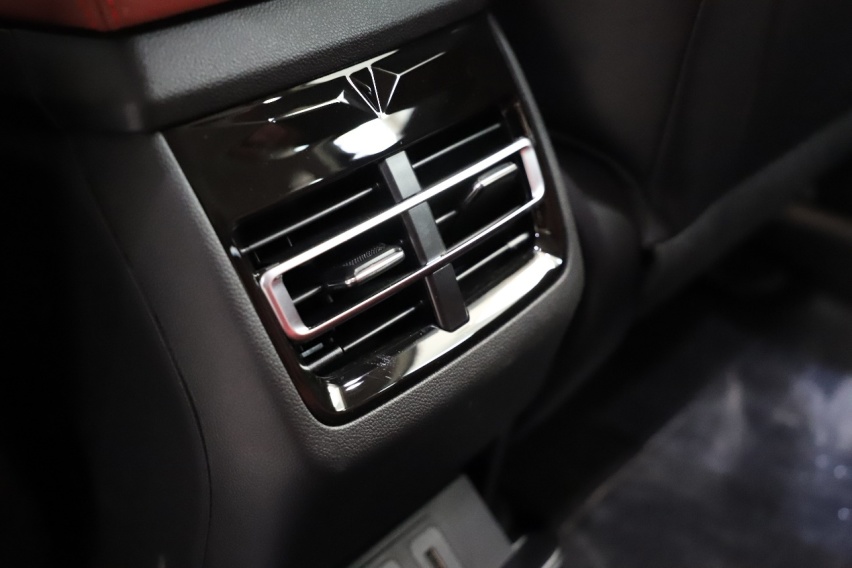换装全新家族前脸 实拍2021款长安CS85 COUPE