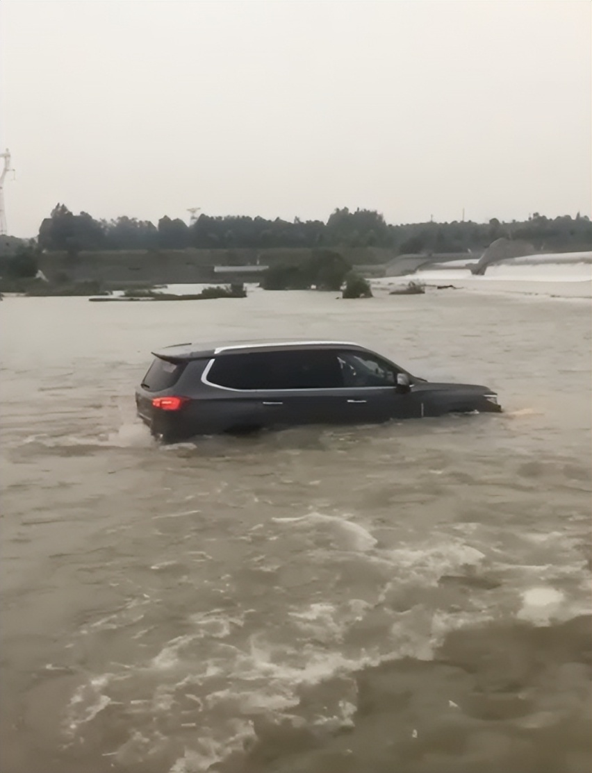 台风暴雨来袭，这些用车事项一定要注意