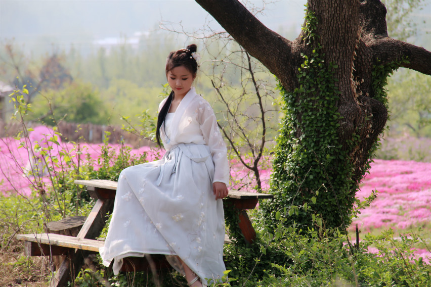 #踏青必备座驾#于汉服小妹自驾雪佛兰开拓者邂逅布拉格香草园