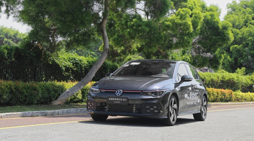 进击的王牌，试驾第八代高尔夫GTI
