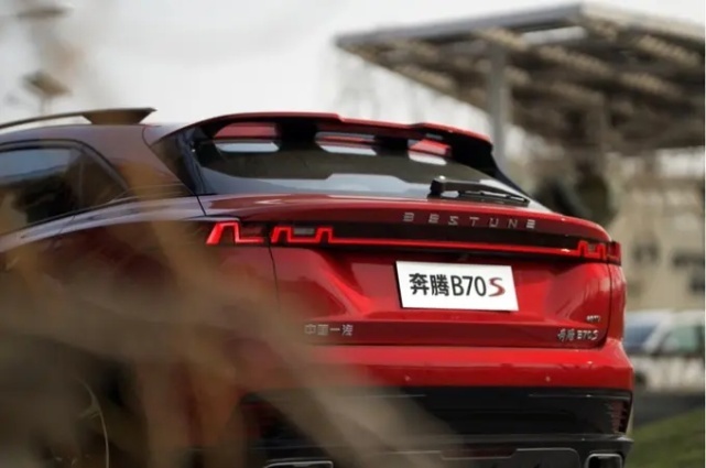 金秋出游并不一定要选SUV，这款越级轿跑可以说，YES！
