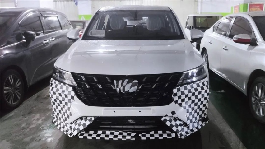 五菱全新SUV谍照曝光、凯迪拉克“GT4”国内专利图曝光…