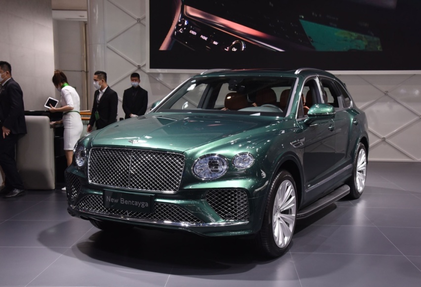 配3.0T V6，最贵的绿牌SUV上市，奢华不靠缸数靠科技？