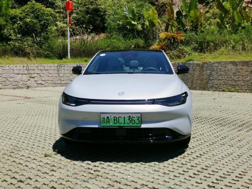 试驾零跑 C01 525 舒享版：领略空间优势和舒适驾控之美