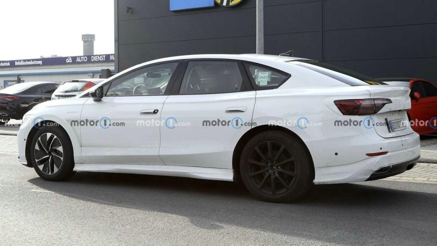 特斯拉Model 3迎来劲敌？大众ID. AERO量产版曝光，续航62