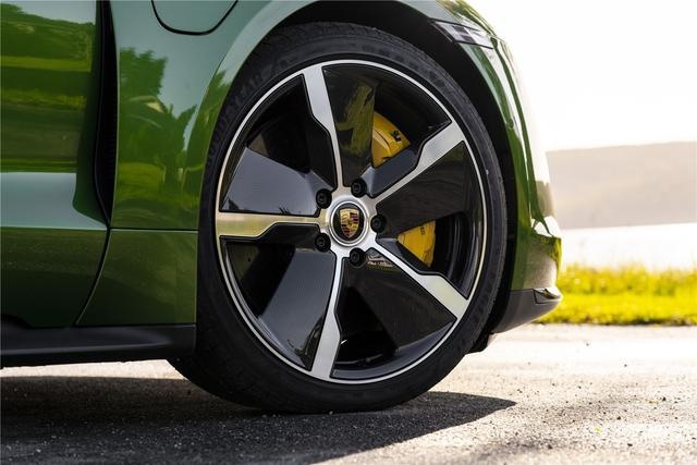 为信任建座碑——保时捷Taycan Turbo及Turbo