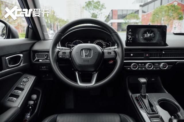 谁才是年轻人的第一辆运动型车 长安UNI-V VS东风本田思域