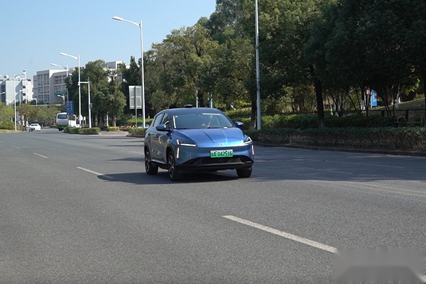 小鹏G3性能测试：标称续航520km，高速敞开跑能跑多远？