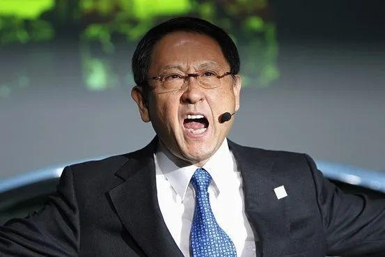 逐利的丰田翻了车