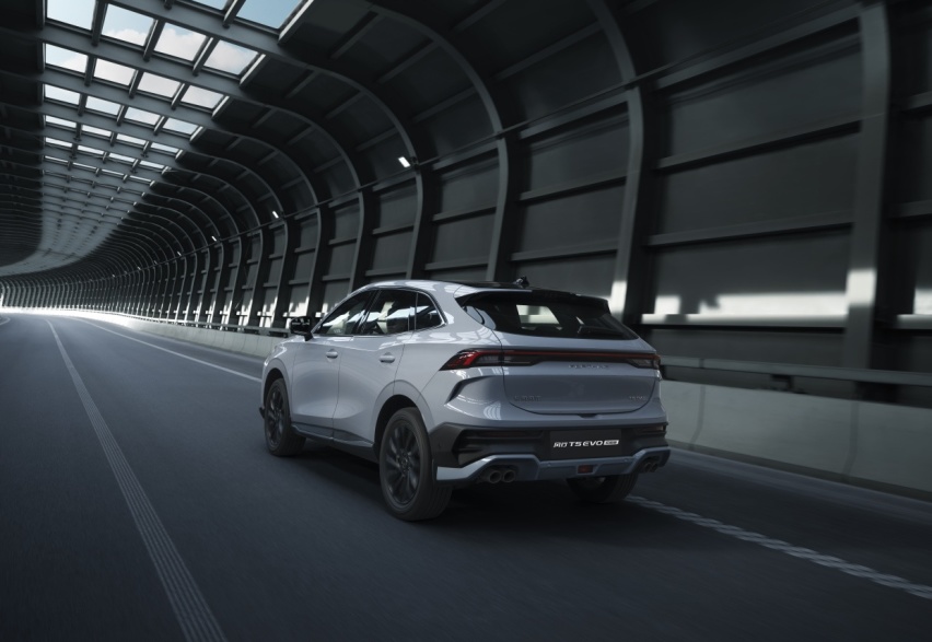 “国产最美SUV”来了！外观媲美保时捷，配十佳发动机，9.99万起