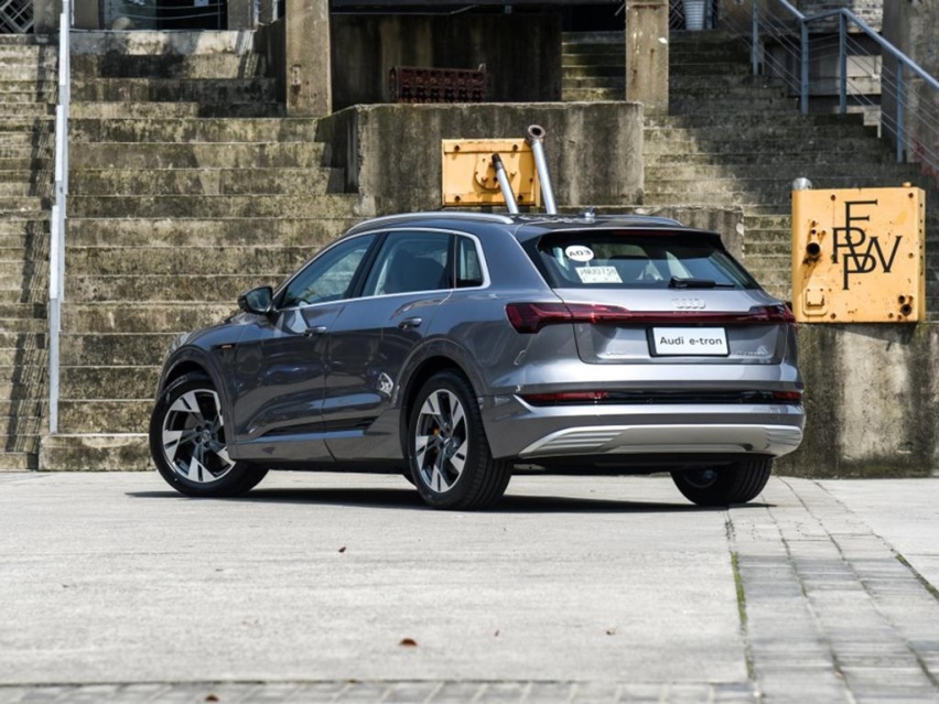 挑战MODEL X，奥迪e-tron将于11月18日上市