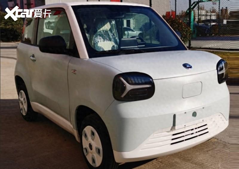 科技携手合作,所以在知豆彩虹上我们也看到了一些爱玛电动车的元素,主