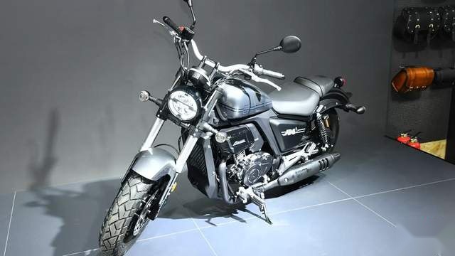 新车|26980元起,劲阶复古巡航赛科龙RA401,同级别性价比之王
