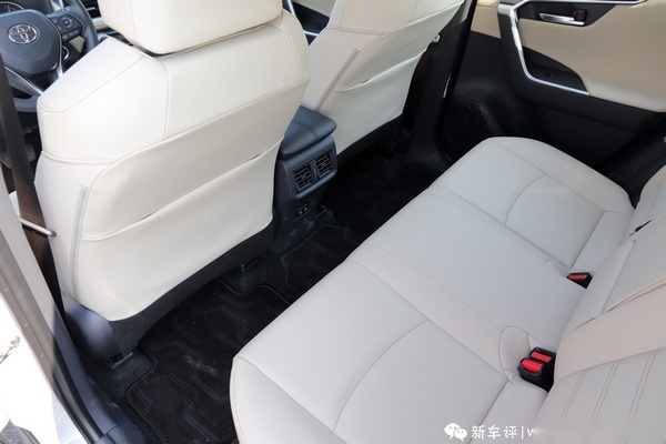 一汽丰田全新RAV4荣放初试：外观凶悍，它还能带你去越野！