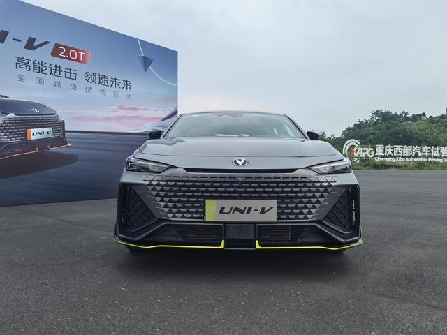试驾UNI-V 2.0T，速度劲爽，驾控踏实，等25日上市价格