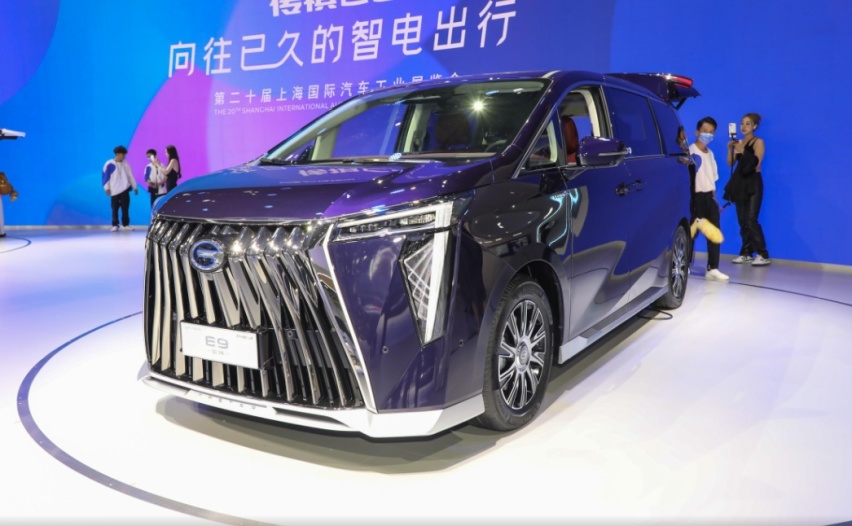 搭2.0T发动机、配弹匣电池，传祺E9真的只是传祺M8的绿牌版本吗？