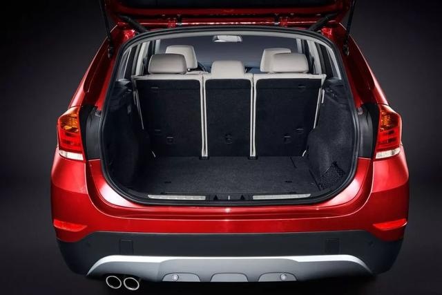30万选SUV，空间大+配置够实用，林肯冒险家比宝马X1更值