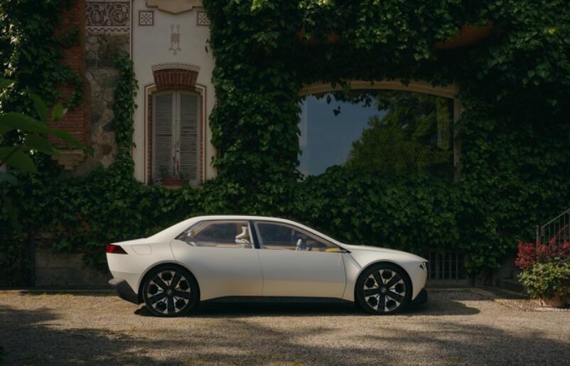 BMW新世代概念车家族，开辟智能豪华驾趣新纪元