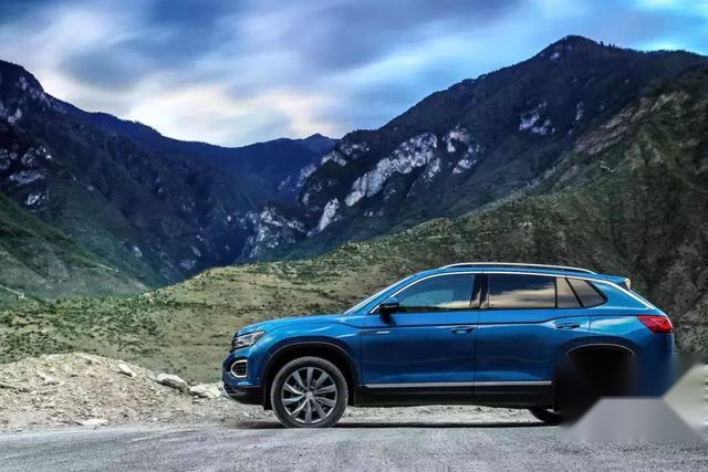 钟观 | 当新生代遭遇老江湖，探岳与RAV4荣放谁更讨年轻消
