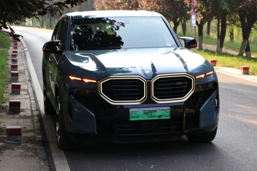 为何创新BMW XM是高性能电动豪华的未来？全方位体验后找到了答案