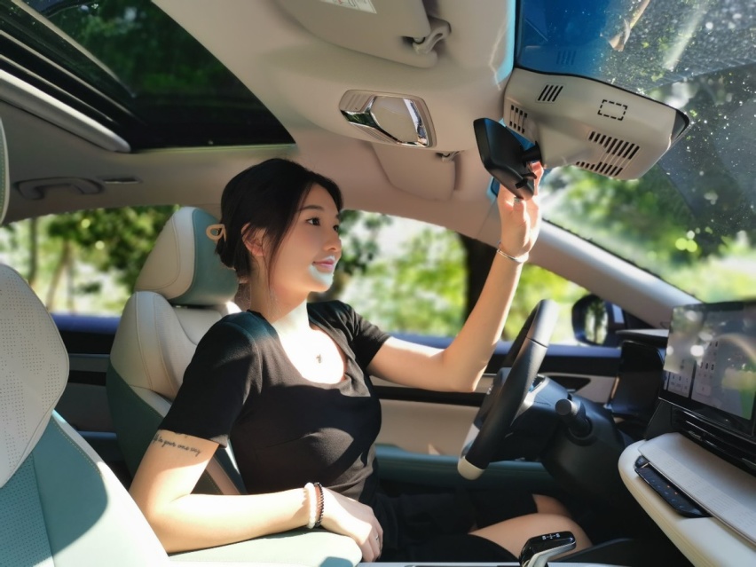 价格15万的帝豪L雷神Hi·P超级电混，如何开出豪华感？