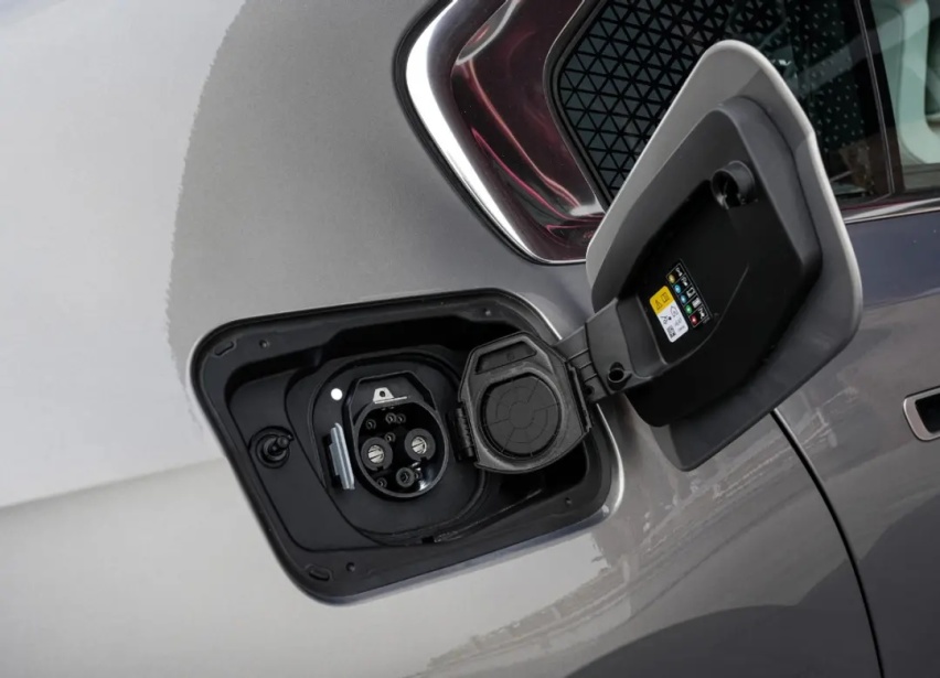 【e汽车】“最强BMW i7”强在哪？只有试了才知道