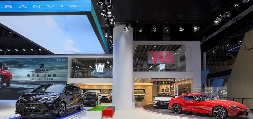 承经典 铸传奇 皇冠陆放2.0T汽油动力成都车展登场