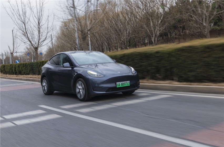 试驾国产特斯拉Model Y 向实用性倾斜 价格是真香