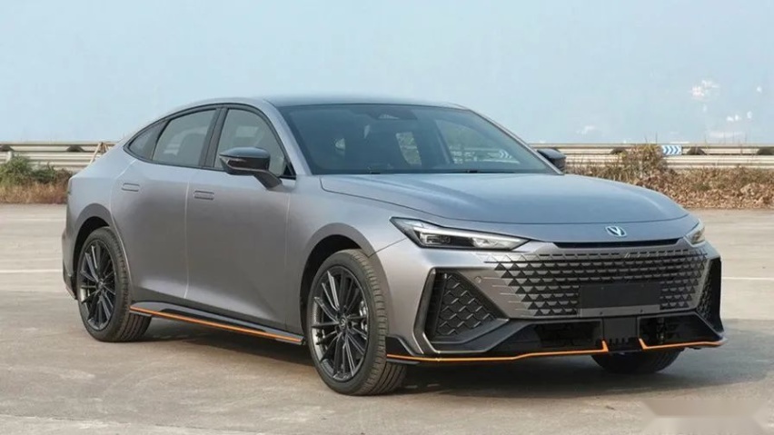 福特新款福克斯即将上市、长安UNI-V 2.0T车型正式亮相…丨车闻