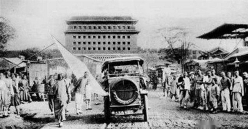 英国女王离宫复返仿慈禧？从慈禧“西狩”座驾看清朝，怎能不衰？